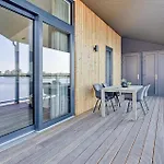 2 Bedroom Gorgeous In *