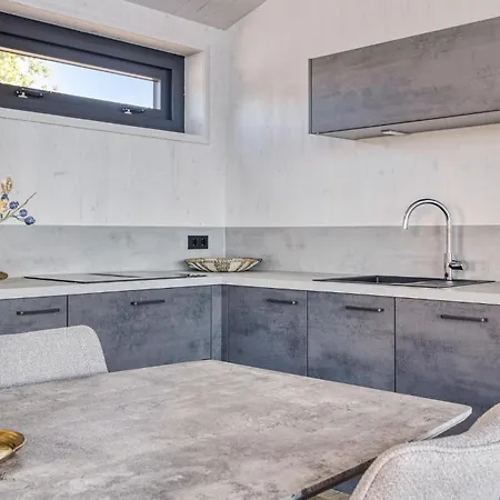 2 Bedroom Gorgeous In Holiday home Kerkdriel